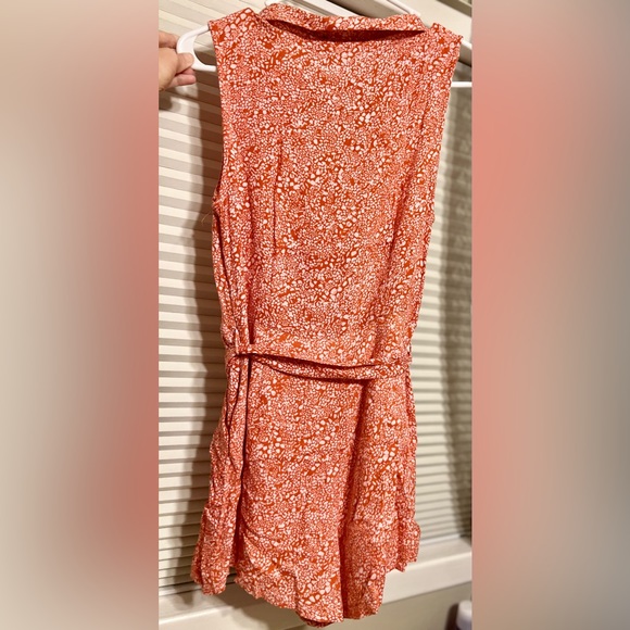 Women’s LUSH collar detail rust red colored sleeveless romper size Medium NWOT - Picture 3 of 8